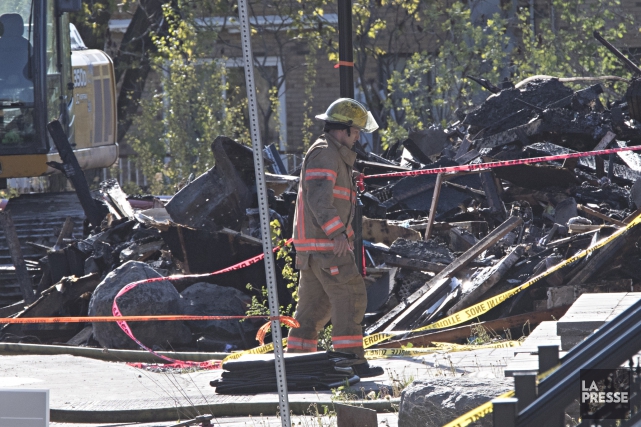 Incendie criminel mortel: la police demande l'aide du public Le brasier a pris naissance dans un immeuble... (Photo Patrick Sanfaçon, La Presse)