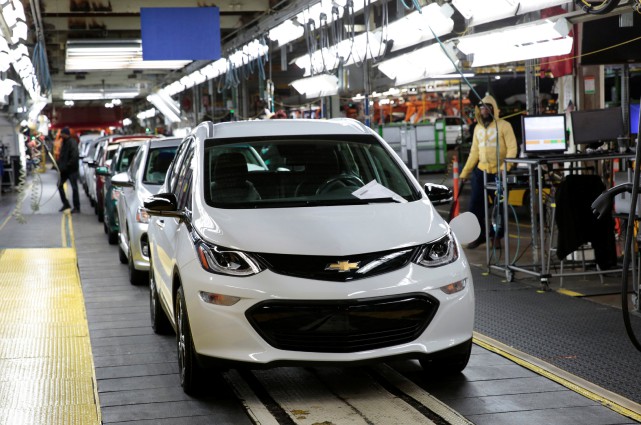 AUTOS-ROBOTICS/ La Chevrolet Bolt ne se vend pas trop... (REUTERS)