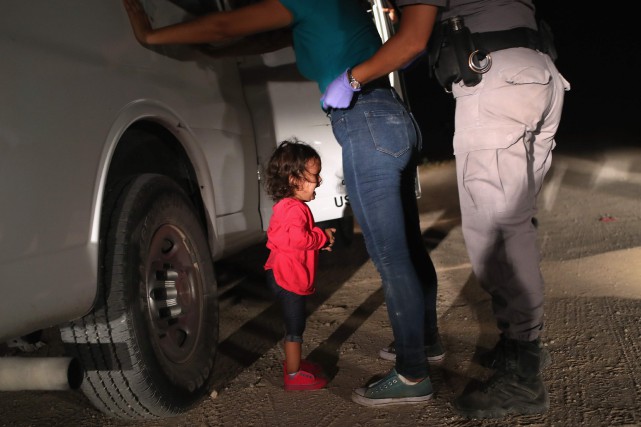 Une fillette de 2 ans du Honduras pleure... (Photo John MOORE, archives Agence France-Presse/Getty Images North America)