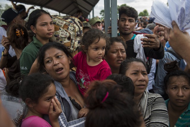 Mexico accepte femmes et enfants parmi les milliers de migrants à la frontière