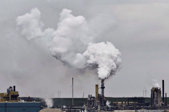 Une usine de Fort McMurray, en Alberta.... (Photo Jason Franson, archives La Presse canadienne)