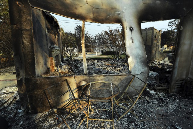 Californie: le bilan de l'incendie monte à 81 morts