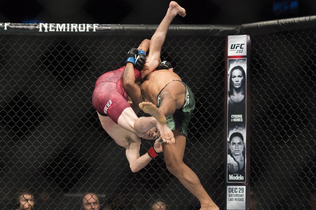 UFC: Olivier Aubin-Mercier s'incline par décision unanime