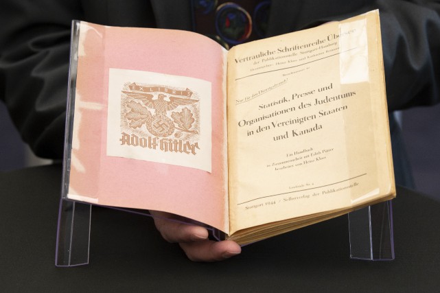 Bibliothèque et Archives Canada achète un rare livre nazi