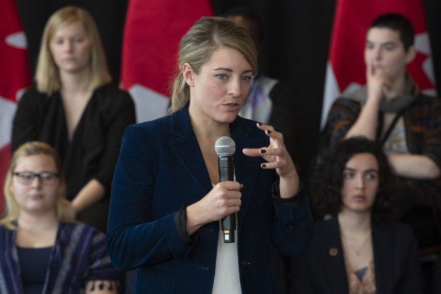 Ottawa veut moderniser et renforcer la Loi sur les langues officielles La ministre Mélanie Joly a déclaré que cette... (PHOTO ADRIAN WYLD, LA PRESSE CANADIENNE)