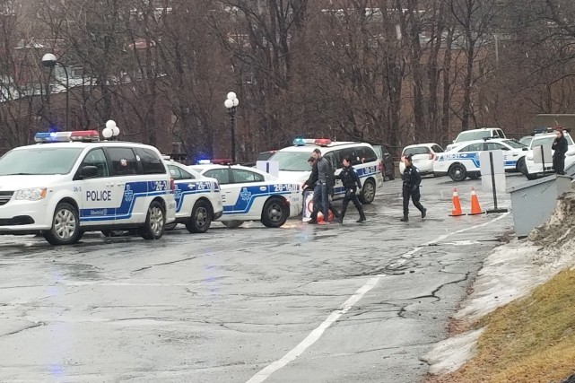Le suspect a été arrêté par les policiers... (PHOTO FOURNIE PAR JEAN-FRANÇOIS LEFEBVRE)