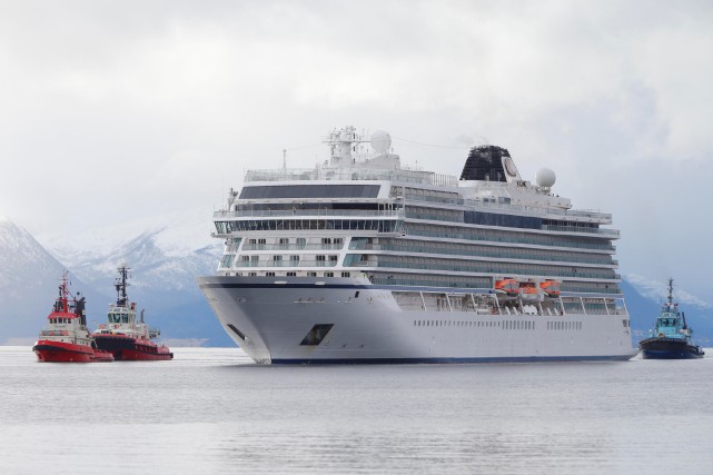 Norvège: le navire de croisière en difficulté rejoint un port refuge