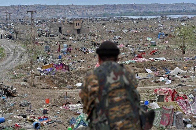 Des djihadistes de l'EI restent disséminés dans le... (PHOTO GIUSEPPE CACACE, AFP)