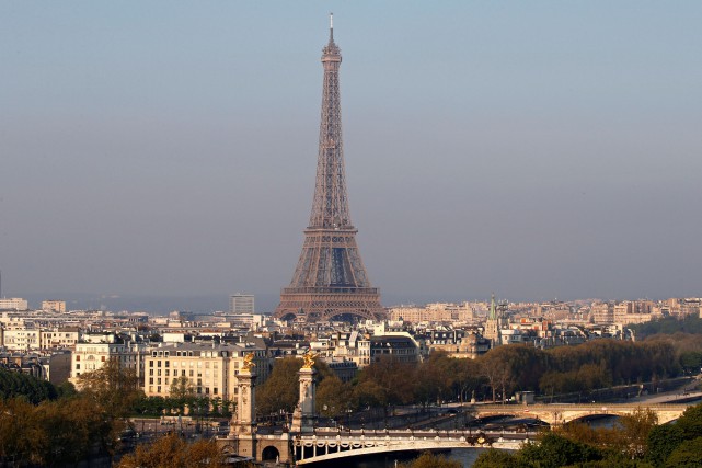 Tentative d'escalade de la tour Eiffel : le monument évacué