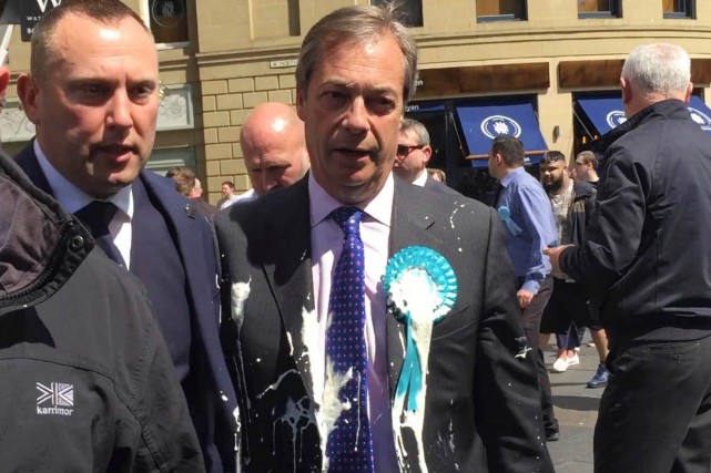 R.-U. : Nigel Farage victime d'une « attaque au lait frappé »