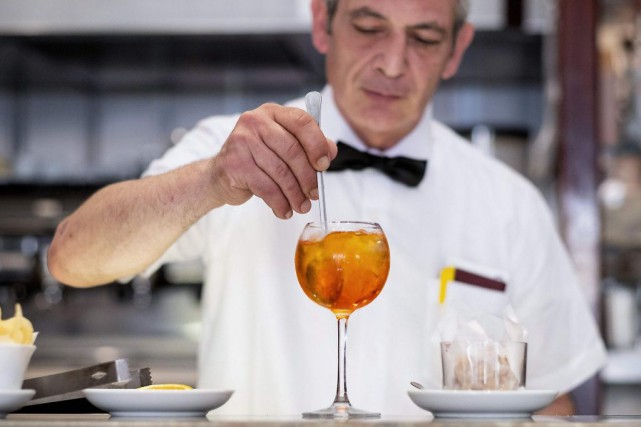 L'Aperol Spritz, une bonne boisson? Collaboratrice du New York Times, Rebekah Peppler n'est pas... (PHOTO ANDREAS SOLARO, ARCHIVES AGENCE FRANCE-PRESSE)