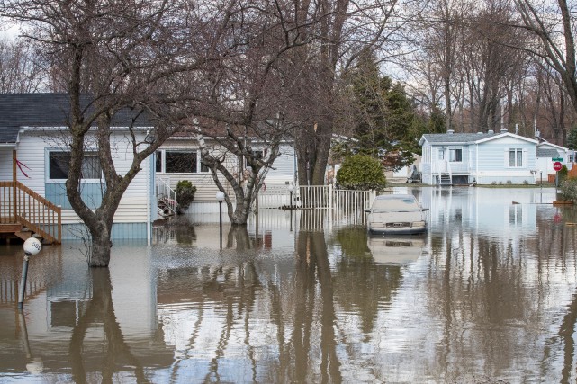 Inondations à Sainte-Marthe: les citoyens frappent un obstacle
