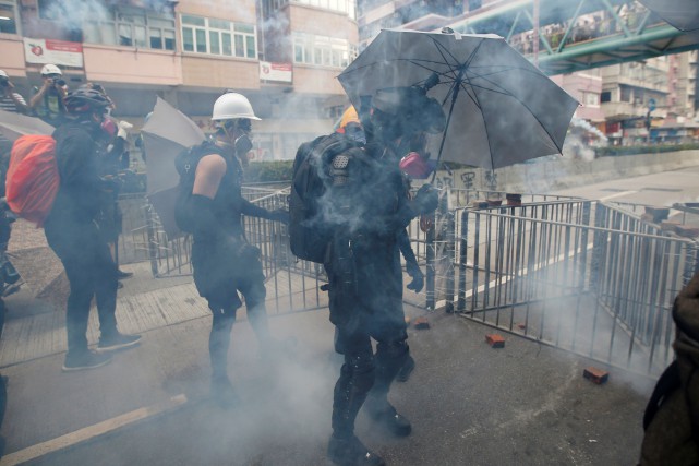 Hong Kong: la police peut gérer les manifestations sans Pékin