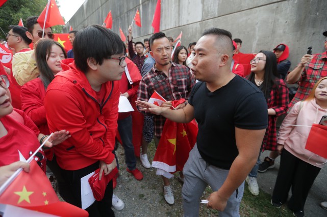 Hong Kong: manifestations pro-démocratie et pro-Chine au Canada
