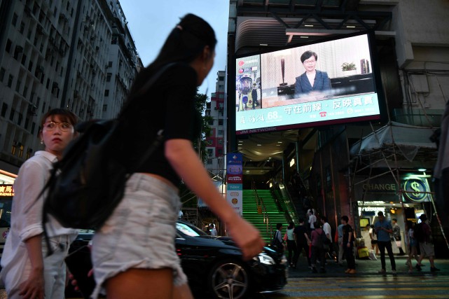 Hong Kong: retrait du projet de loi controversé sur les extraditions