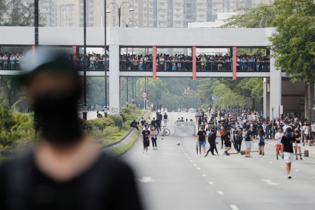 Hong Kong: arrestations après de nombreuses actions de manifestants