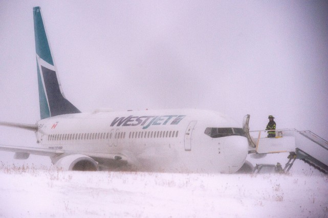 Un avion fait une sortie de piste à Halifax