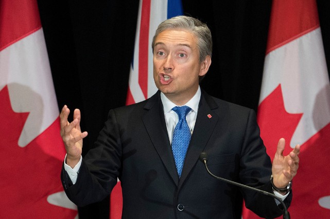 Les Canadiens méritent des réponses, dit le ministre Champagne