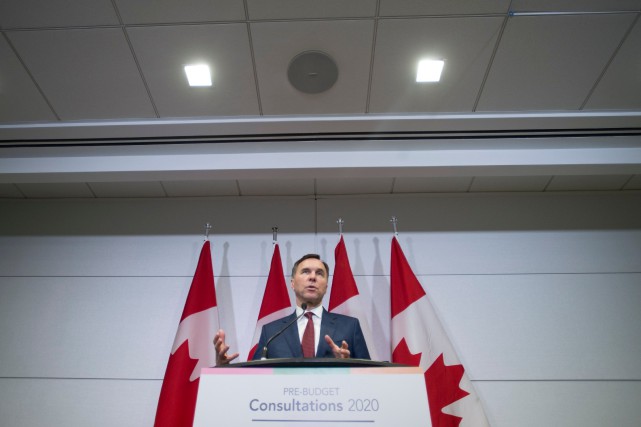 Déficits à répétition: Bill Morneau vante l'approche libérale