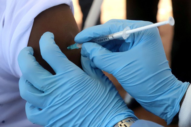 Le vaccin contre l'Ebola aurait dû être disponible plus vite