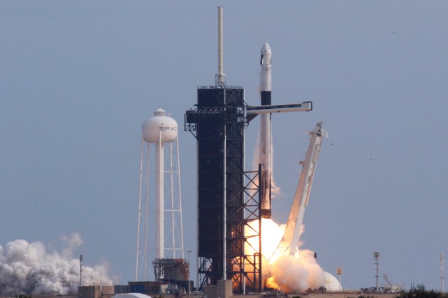 SpaceX réussit le test ultime avant l'envoi d'astronautes