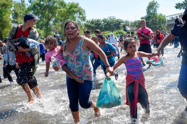 Des centaines de migrants empêchés de pénétrer au Mexique