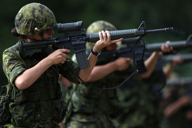 Effectif féminin: les Forces armées canadiennes loin de leur objectif