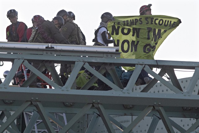 Pont J.-Cartier escaladé : comparution des militants d'Extinction Rebellion
