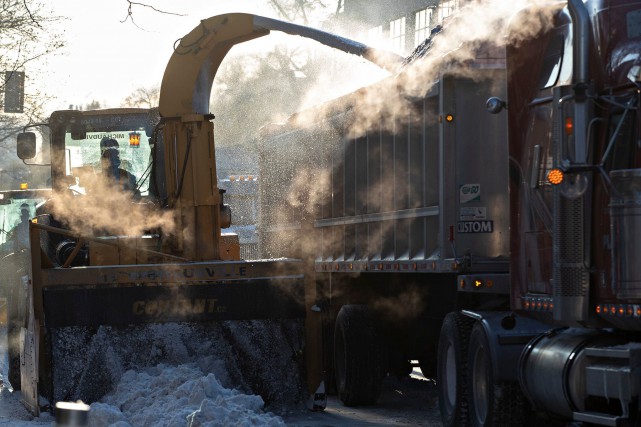 Chargement partiel de la neige à Montréal