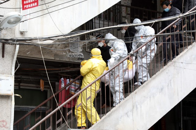 Coronavirus : plus de 300 morts, dont le premier hors de Chine