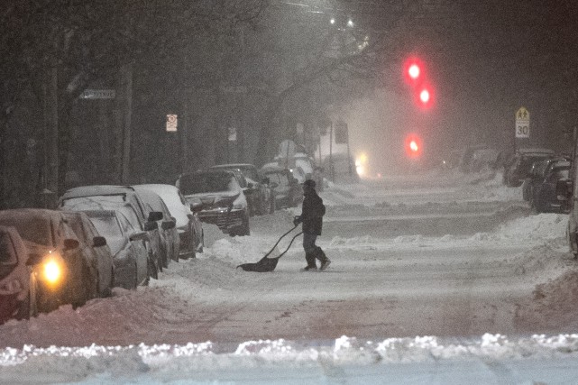 Tempête: routes enneigées, écoles fermées