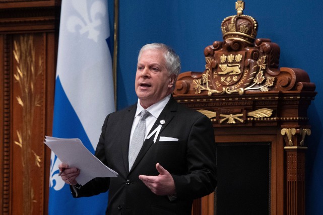 Bâillon: le PLQ demande à François Paradis d'intervenir