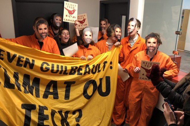 Les bureaux de Steven Guilbeault occupés par des manifestants