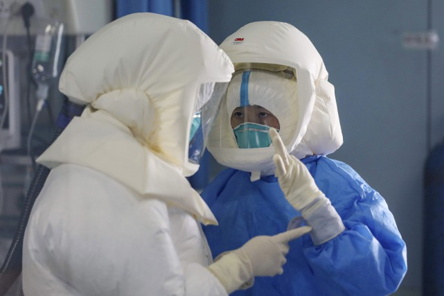 Coronavirus: le bilan atteint 2000 morts en Chine