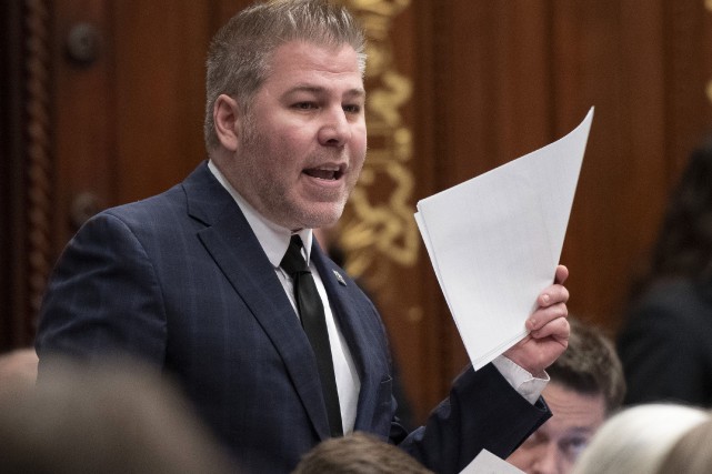 Crise ferroviaire: le PQ réclame un débat d'urgence