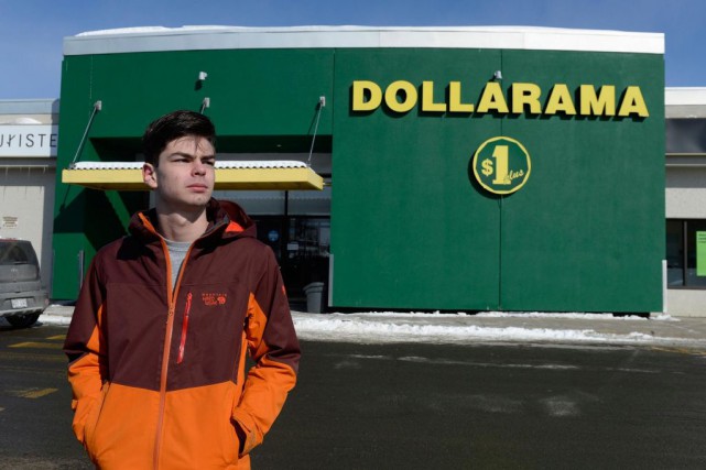 Pratique discriminatoire envers les jeunes: un ado fait fléchir Dollarama
