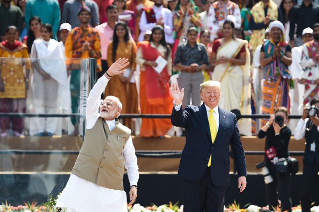 «Namaste Trump»: réunion bouillante pour le président américain en Inde