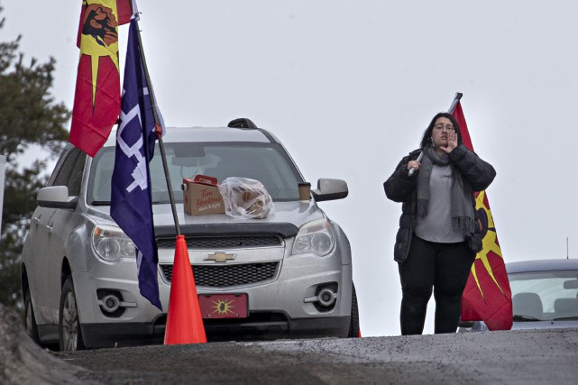 La barricade maintenue à Kahnawake, accalmie à Kanesatake