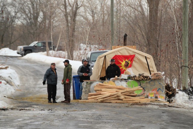 Kahnawake: la cour ordonne le démantèlement de la barricade