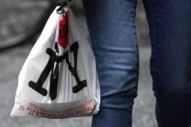New York bannit les sacs en plastique