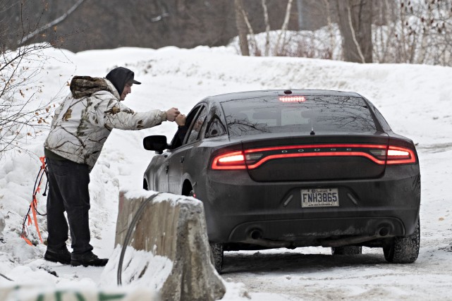 Kahnawake: la barricade reste en place pour l'instant