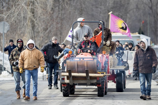 Levée de la barricade ferroviaire à Kahnawake