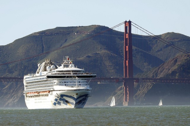 COVID-19: des Canadiens à bord d'un paquebot tenu à distance de San Francisco