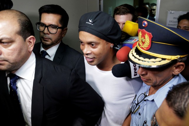 Faux passeport: Ronaldinho arrêté au Paraguay