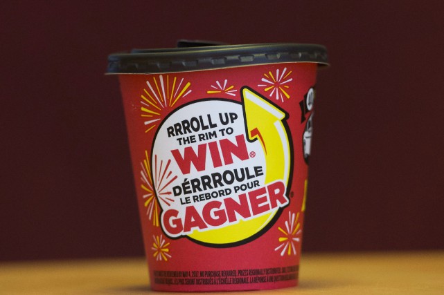 Coronavirus: Tim Hortons annule la distribution de gobelets «Déroule le rebord»