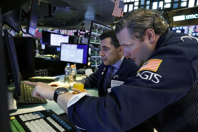 Le Dow Jones perd plus de 7 %