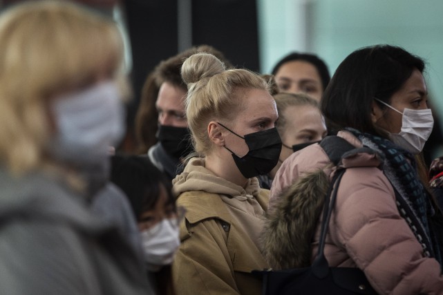 Des Canadiens se démènent pour quitter l'Europe