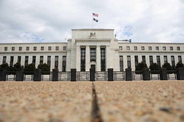 La Fed baisse son taux directeur à une fourchette de 0 à 0,25 %