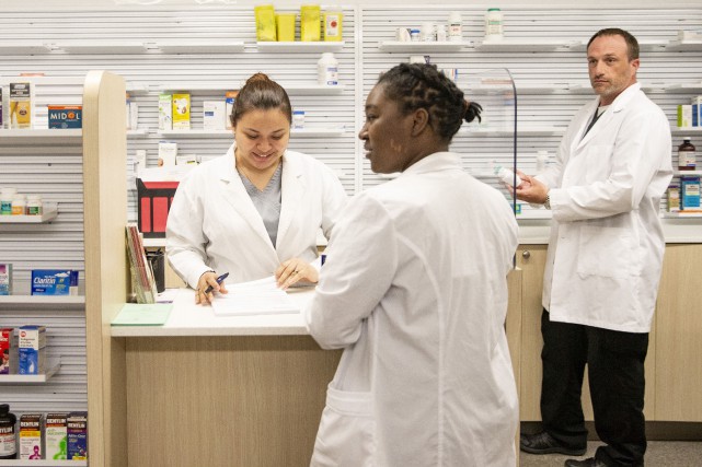 Des prescriptions par des pharmaciens pour aider les travailleurs de la santé