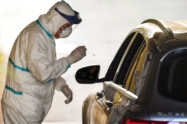 Des tests de dépistage à l'auto se déploient au Québec